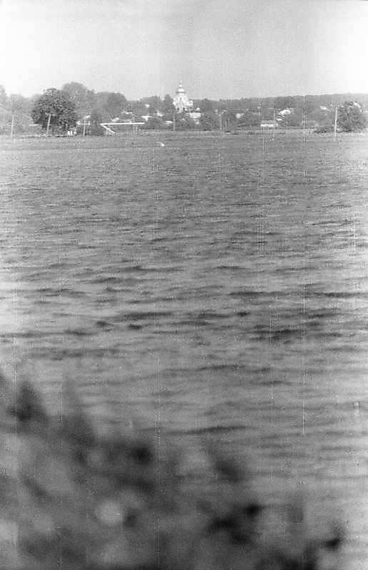 1997 р. Церква здалеку, з дороги на…