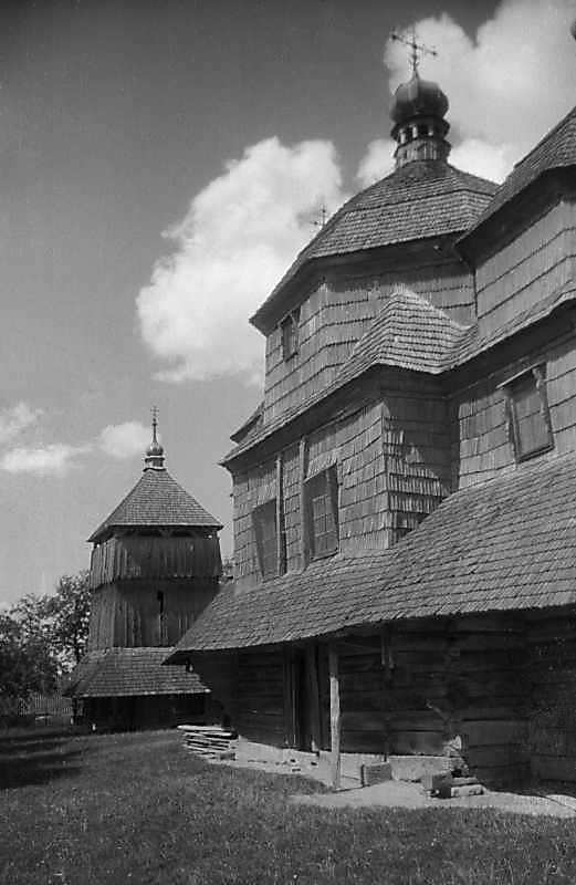 1997 р. Дзвіниця і церква. Вигляд зі…