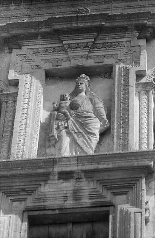 Борогодиця з немовлям