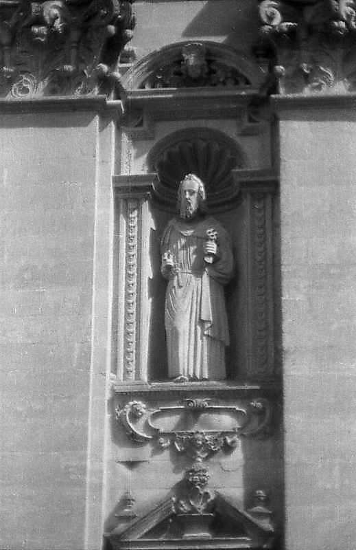 Ніша з фігурою апостола Петра