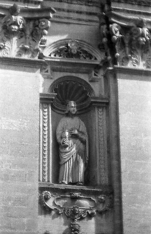 Ніша з фігурою апостола (Іоана?)