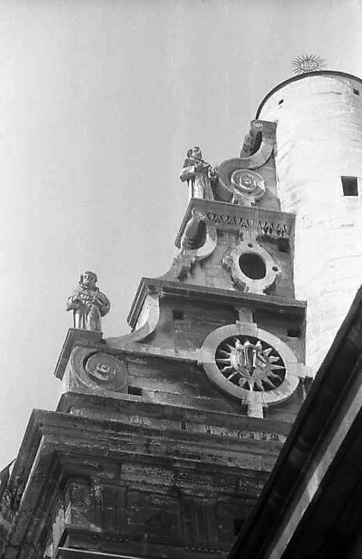 1997 р. 3-й ярус східного фасаду, ліва…