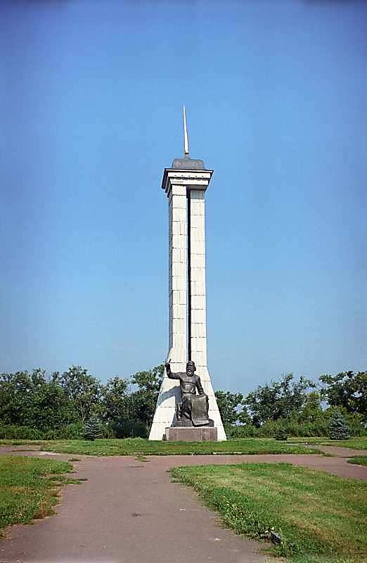 2000 р. Пам’ятник заснуванню міста в…