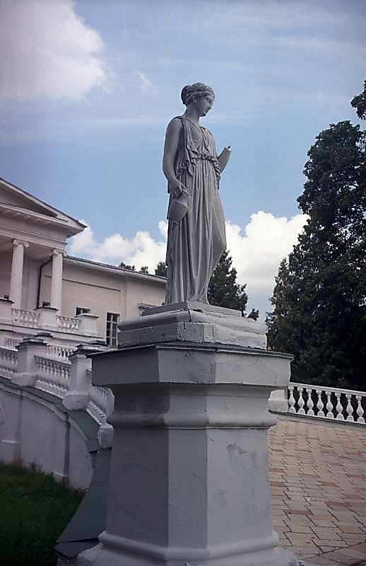 Ліва скульптура