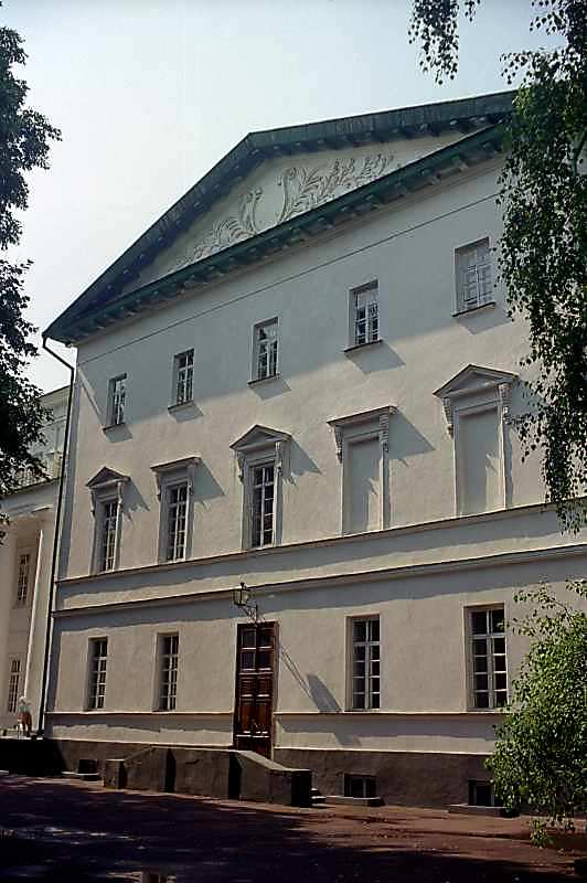 2000 р. Права частина головного фасаду