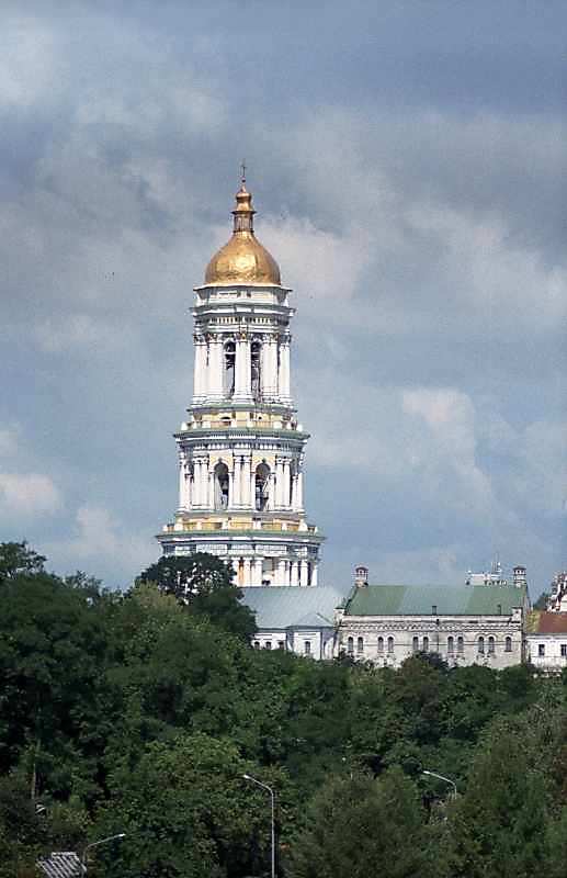 Велика дзвіниця і будинок митрополита
