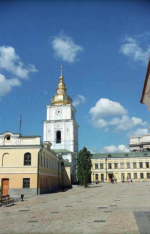 2001 р. Західне подвір’я. Вигляд з…