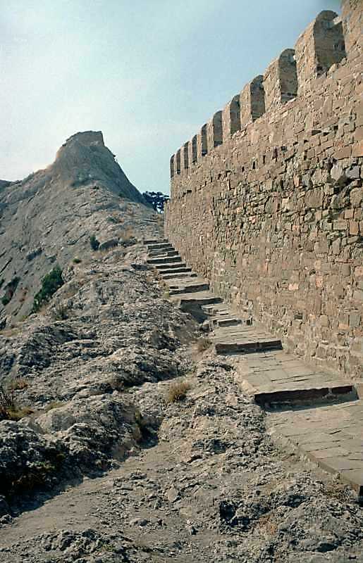 2001 р. Дозорна башта і мур. Вигляд з…