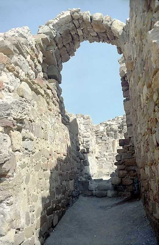 2001 р. Інтер’єр проходу. Вигляд із…