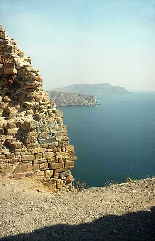 2001 р. Фрагмент східного муру на тлі…