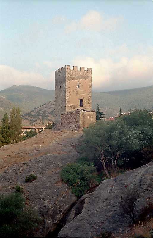 2001 р. Башта Астагвера та церква 12…