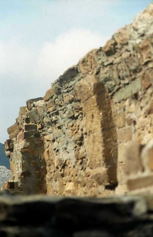 2001 р. Залишки арки на південній…