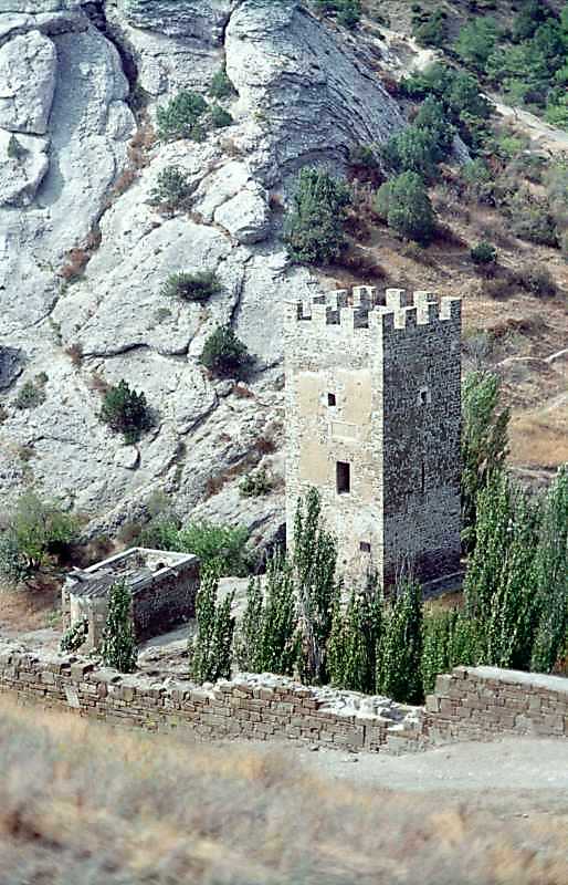 2001 р. Башта Астагвера та церква 12…