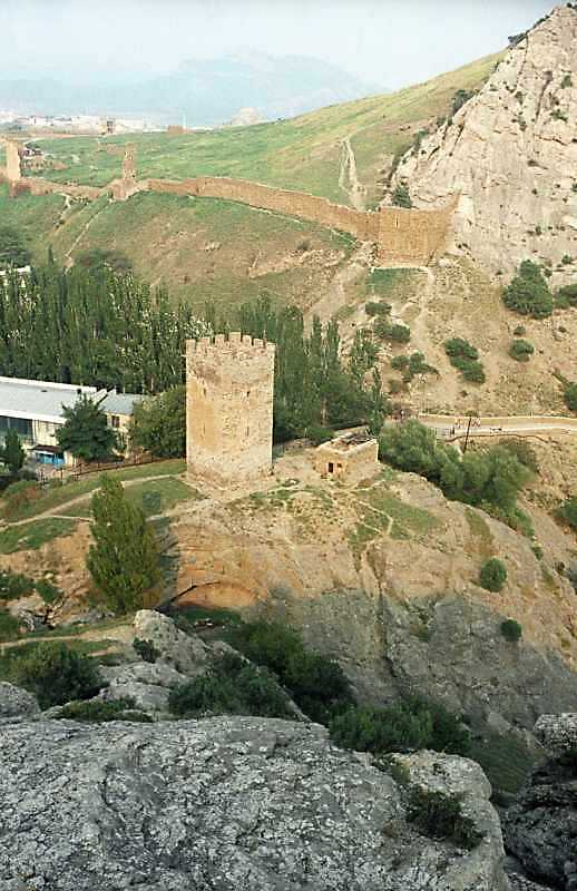 2002 р. Башта Астагвера та церква 12…