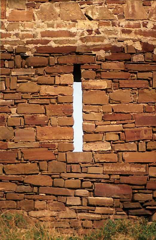 2002 р. Бійниця в західній стіні.…