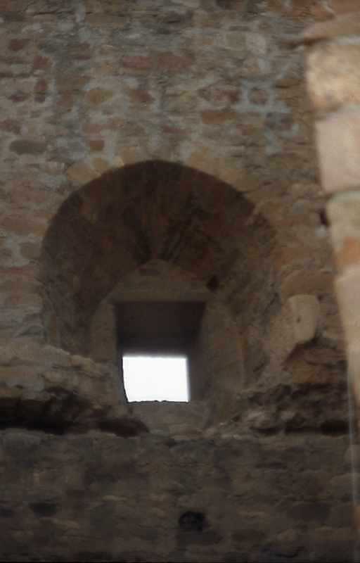 2002 р. Бійниця для балісти. Вигляд з…