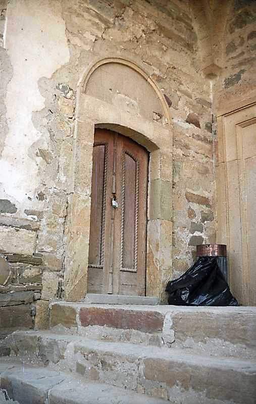 2002 р. Двері, що ведуть на південь.…