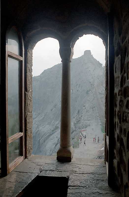 2002 р. Інтер’єр вікна в західній…