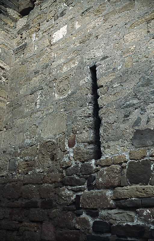 2002 р. Бійниця та розетки у східній…