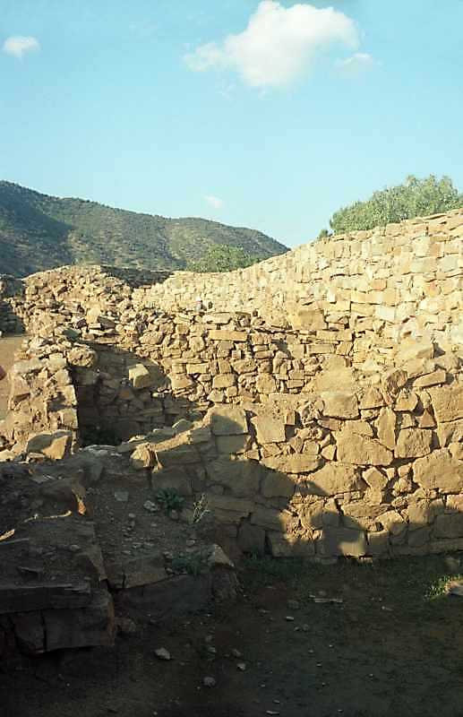 2002 р. Фрагмент західного муру…