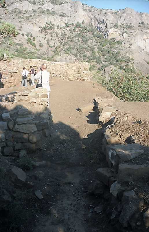 2002 р. Вхід на територію фортеці.…