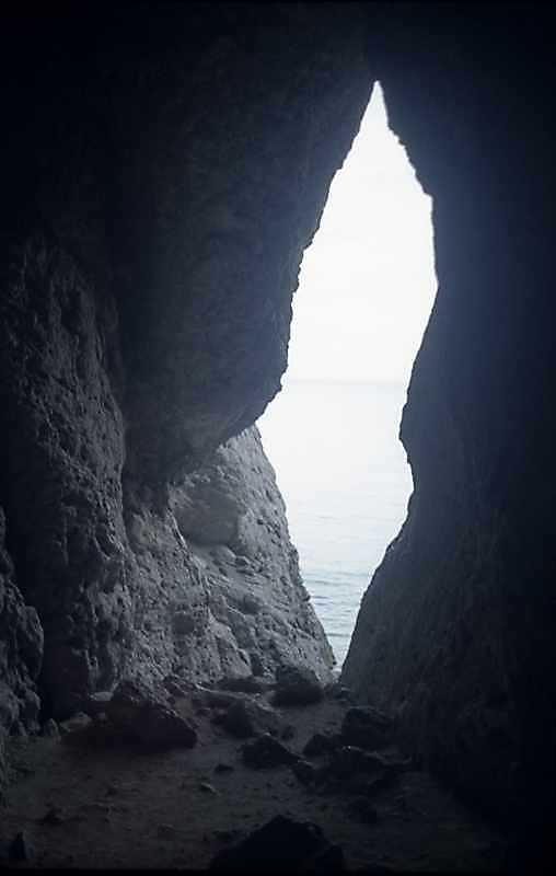 2002 р. Грот у перешийку миса Капчик