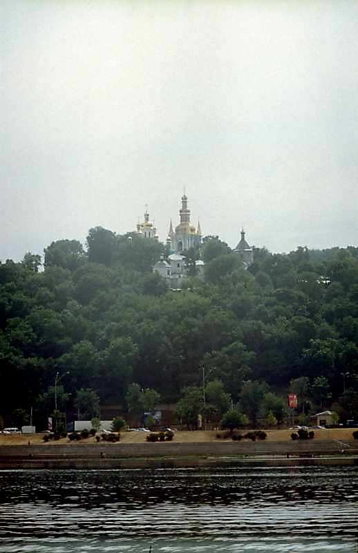 2004 р. Дальні печери. Вигляд зі сходу