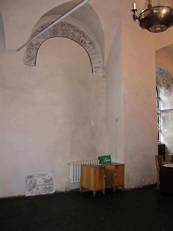 2004 р. Північно-західна зовнішня галерея. Фрагмент північно-західної стіни… 2004 р. Північно-західна зовнішня…