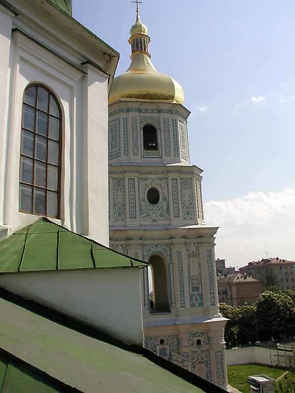 2005 р. Фрагмент середнього куполу південно-східного фасаду і дзвіниця. Вигляд… 2005 р. Фрагмент середнього куполу…