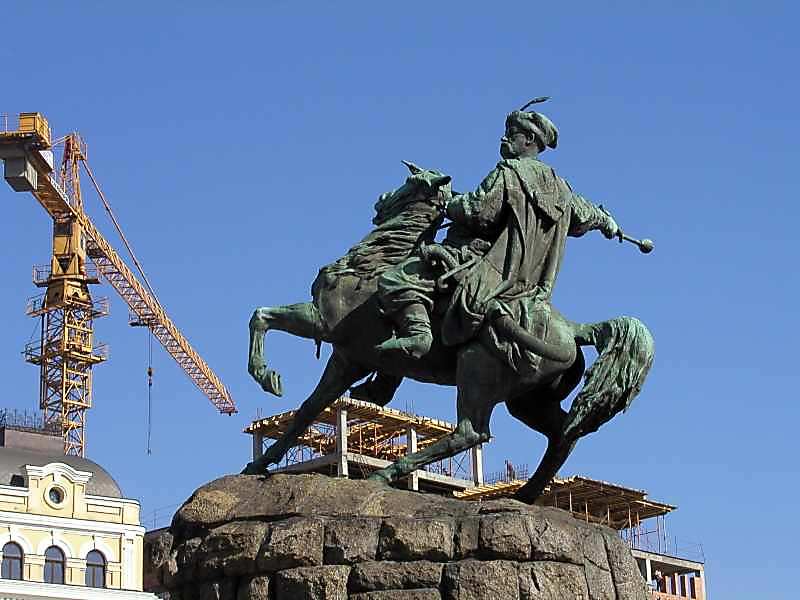 Постать на коні