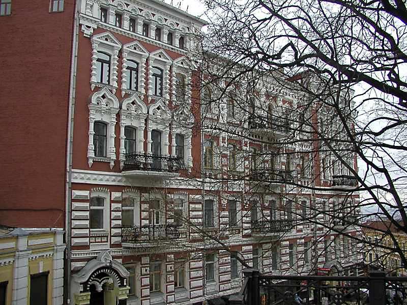 2006 р. Фрагмент головного фасаду