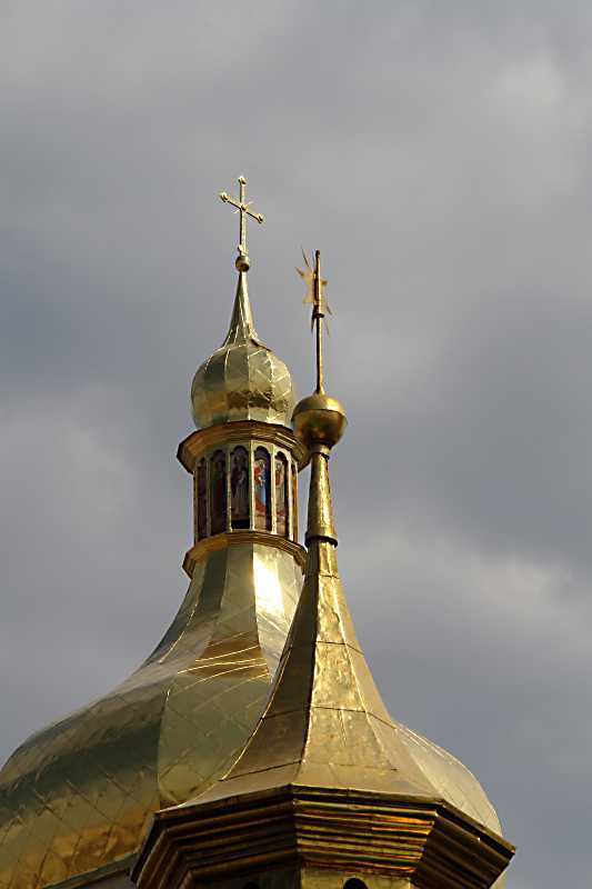 2007 р. Бічний верх собору і купол…