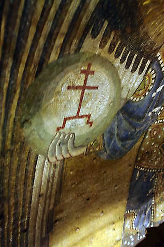 Права рука з Голгофою