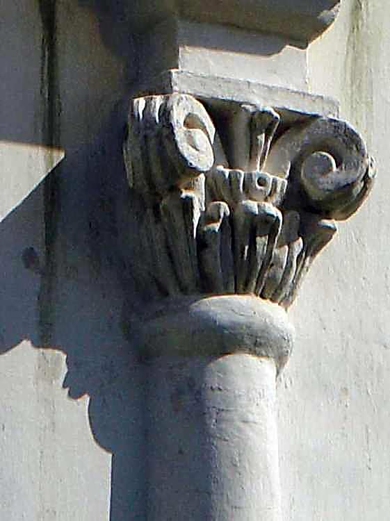 Капітель колони