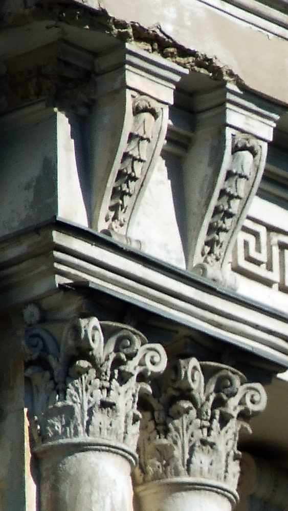 Корінфські капітелі та кронштейни