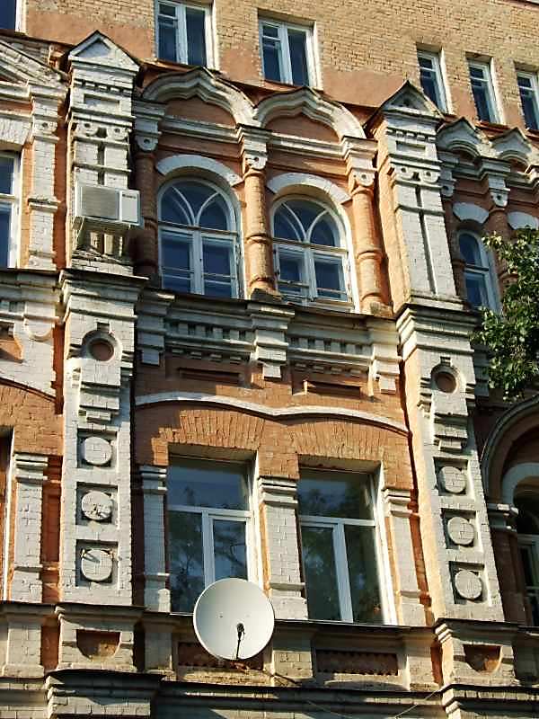 2007 р. Фрагмент головного фасаду