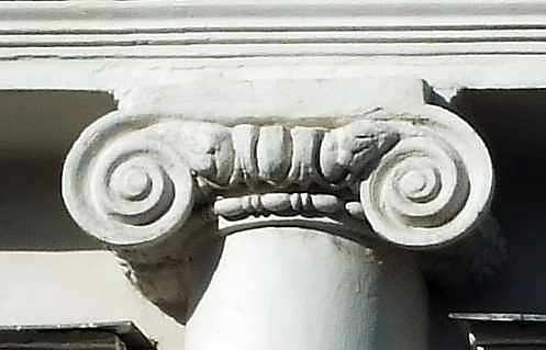 Іонічна капітель