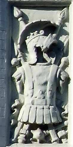 Скульптурний декор в ніші