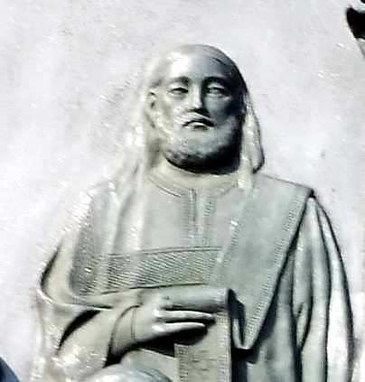 Диякон (зліва)