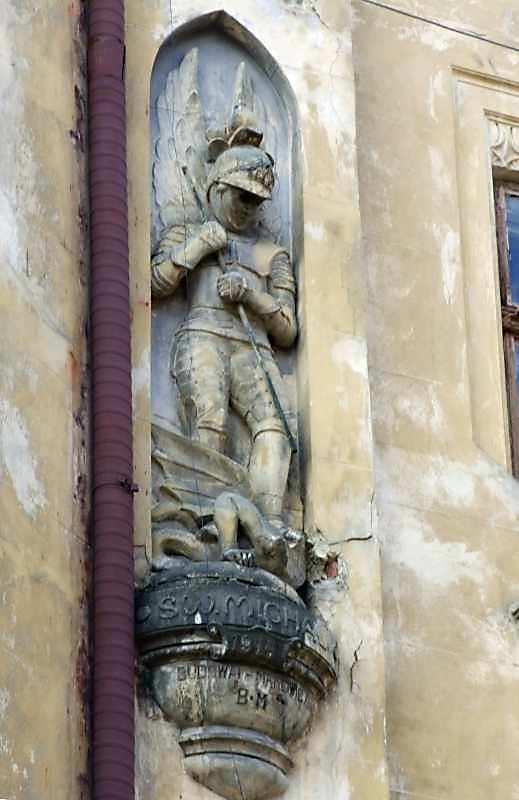 Боротьба архангела Михаїла з сатаною