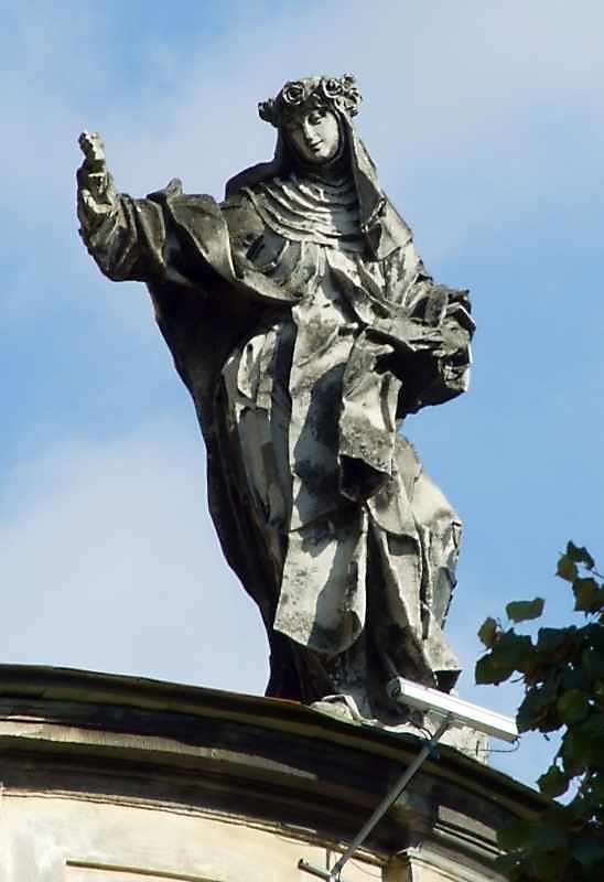 Постать на фронтоні південної нави