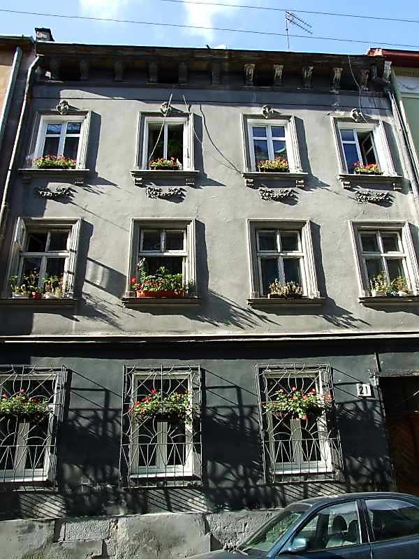 14 вересня 2007 р. Фото М.І.Жарких. У будівлі № 21-а за радянських часів була… Житловий будинок (№ 21)