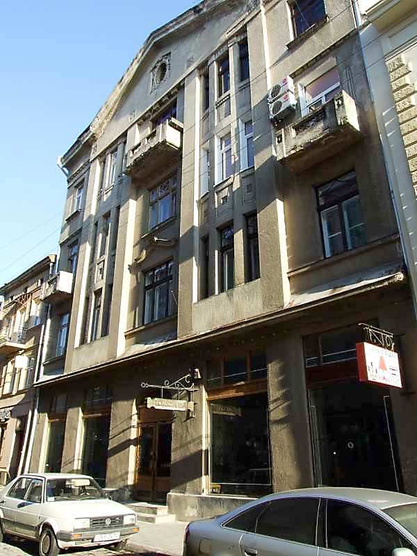 14 вересня 2007 р. Фото М.І.Жарких. Під № 12 – комісійний магазин, де можна… Будинок (№ 12-14)