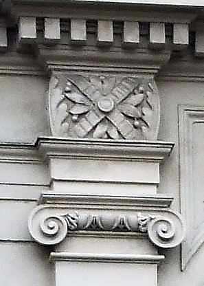 Іонічна капітель пілястри