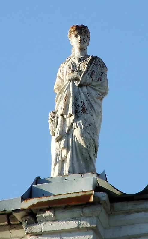 Ліва постать