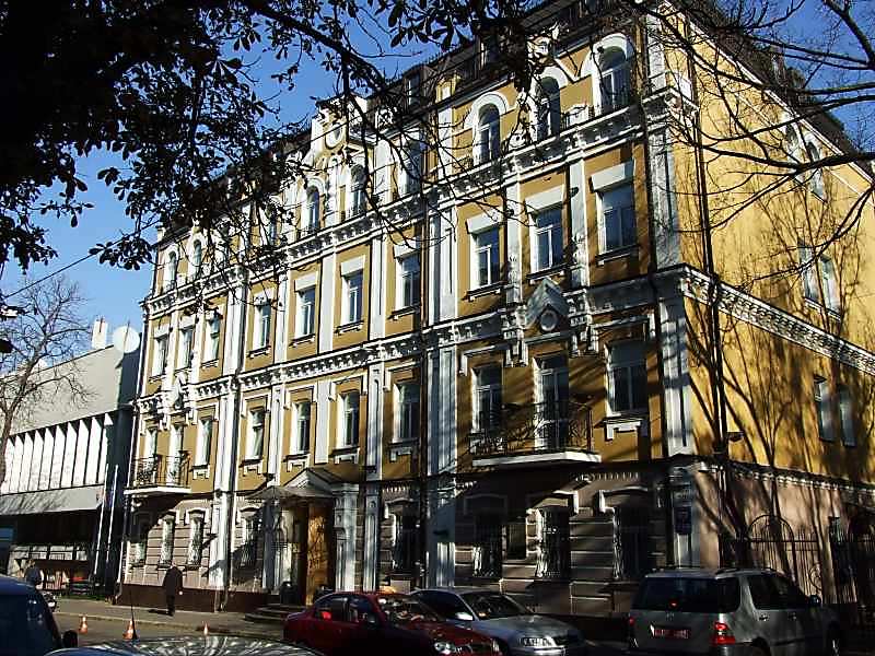 General view - House on Yaroslaviv Val…