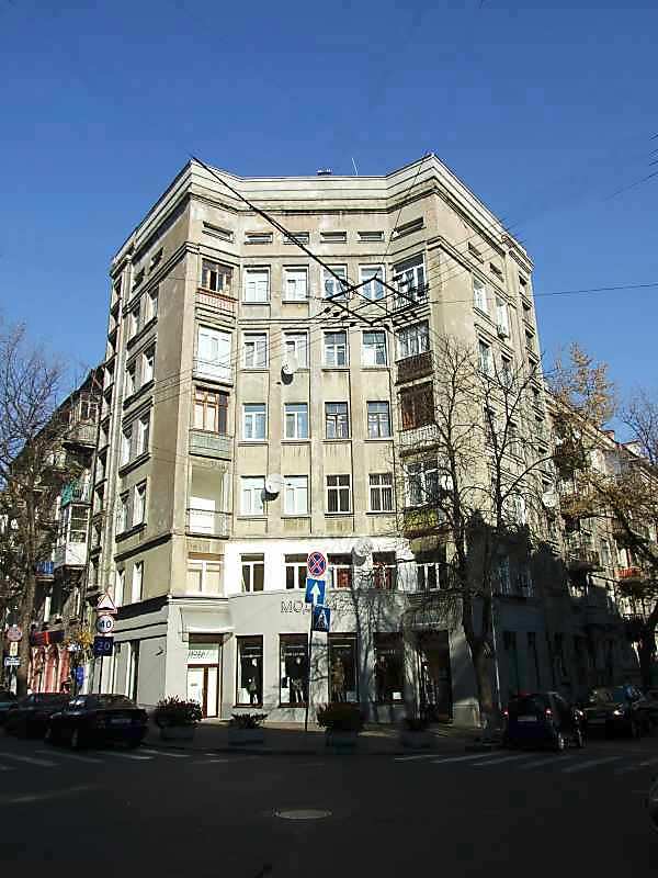 За документом ЦК КП(б)У 1935 р., цей житловий будинок (Рейтарська, 26)… Житловий будинок (№ 14 / Рейтарська, 26)