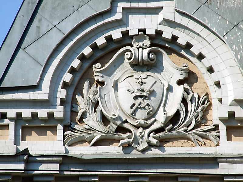 Pediment with embossed emblem - House…