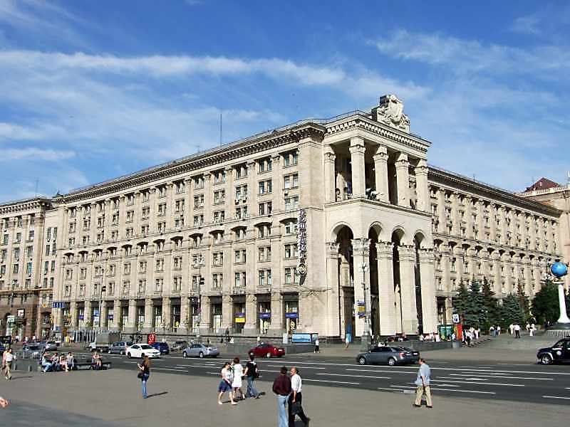 Будинок Головпоштамту на розі Хрещатика й майдану Незалежності. Архітектори Б.… Головпоштамт (№ 22)