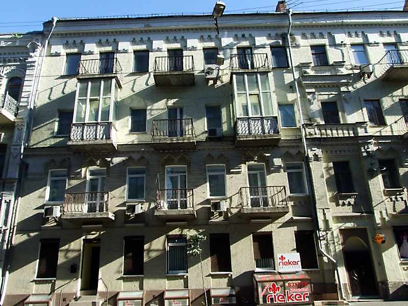 2008 р. Головний фасад (ліва частина)